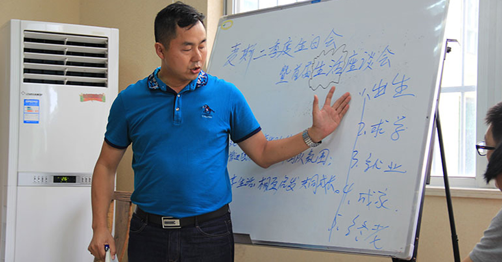 【垃圾桶定制品牌】麥斯第二季度生日會暨首屆生活座談會勝利舉辦！