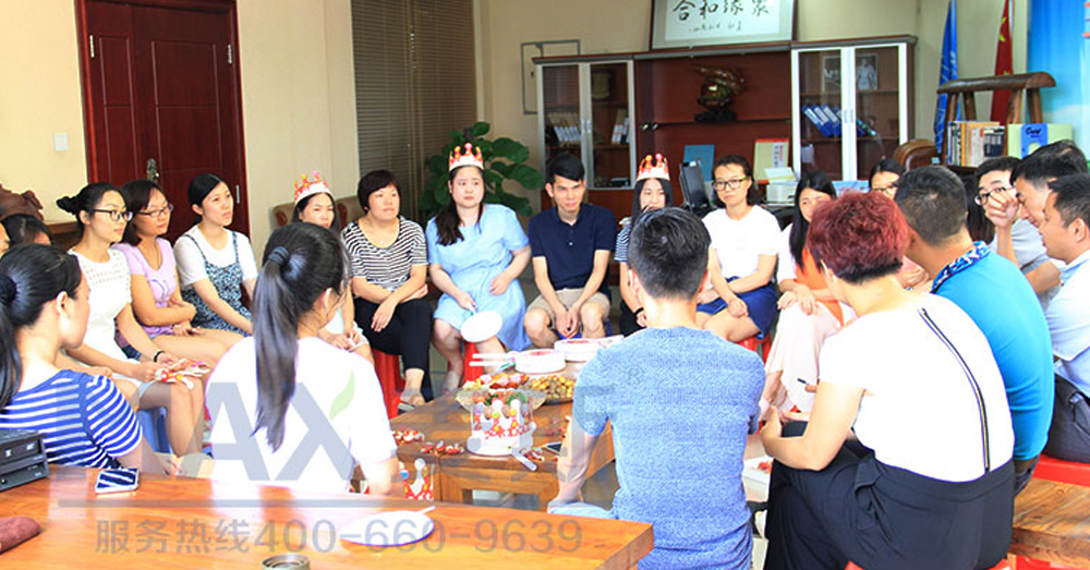 【垃圾桶定制品牌】麥斯第二季度生日會暨首屆生活座談會勝利舉辦！