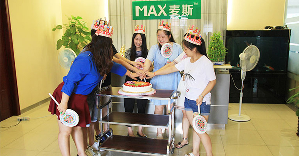 【垃圾桶定制品牌】麥斯第二季度生日會暨首屆生活座談會勝利舉辦！