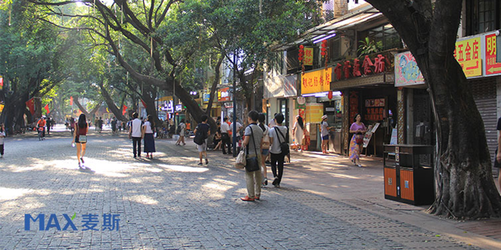 北京步行街果皮箱國慶順利投入使用！