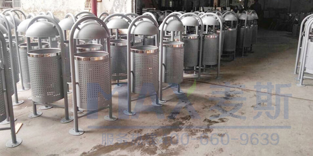 盧森堡客戶定制垃圾桶順利出產(chǎn)！