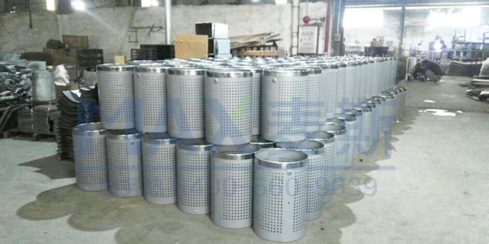 盧森堡客戶定制垃圾桶順利出產(chǎn)！