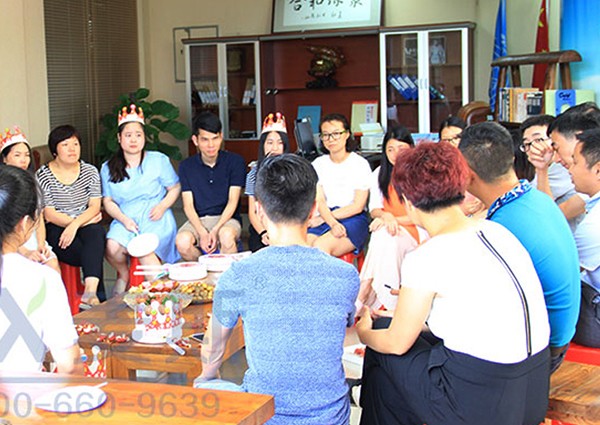 【垃圾桶定制品牌】麥斯第二季度生日會暨首屆生活座談會勝利舉辦！